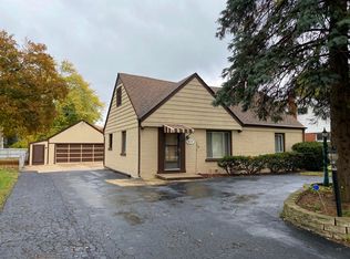 424 W Kensington Rd, Mount Prospect, IL 60056