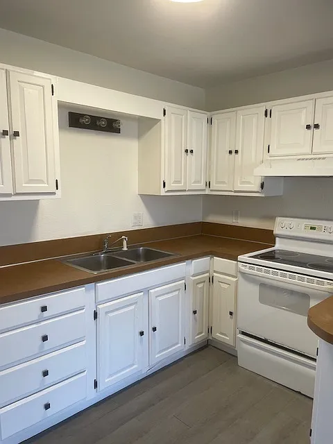 501 E Allen Rd — Photo 2