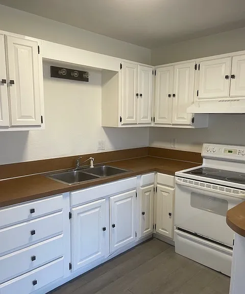 501 E Allen Rd — Photo 2