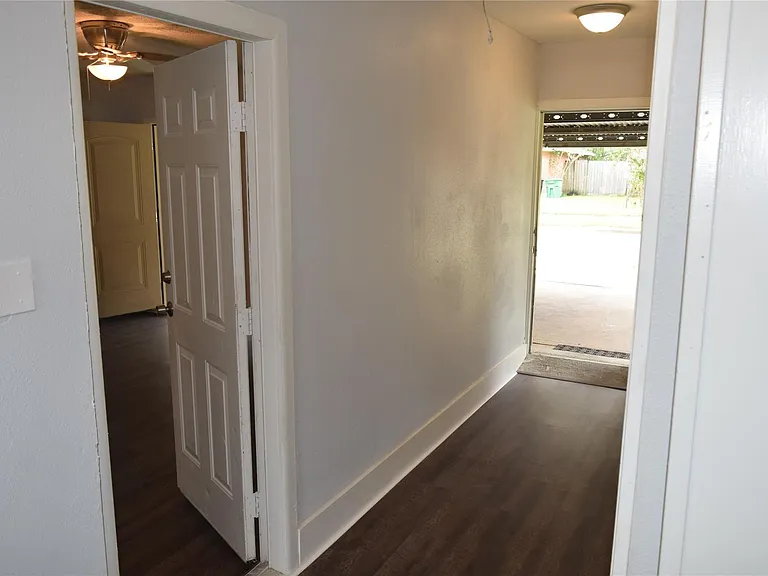 9902 Tolman St — Photo 17