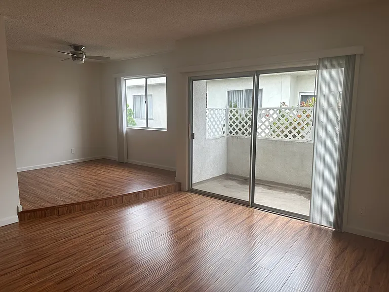 11840 Gorham Ave #4 — Photo 4