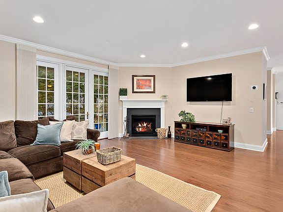 2nd image of 28 Glassbury Ct