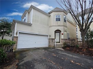 7 Trpisovsky Ct, Parlin, NJ 08859