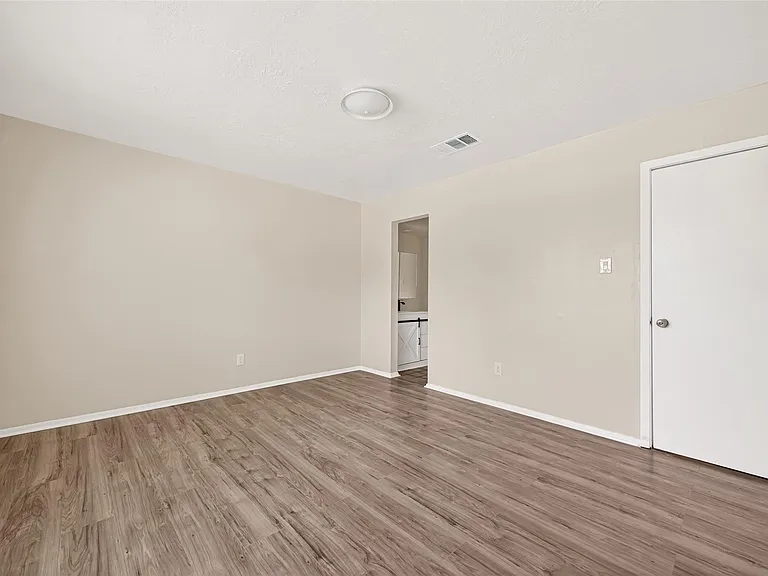9903 Kent Towne Ln — Photo 30