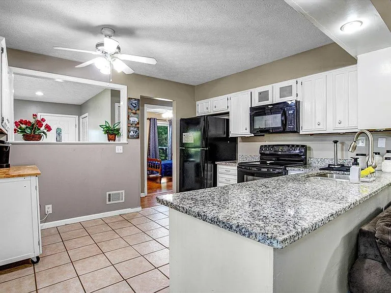 1204 Meadowridge Trl — Photo 10