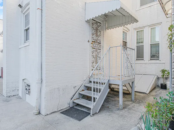 1042 70th Street image 4 of 34