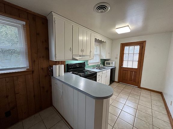 5th image of 1135 Round Hill Dr
