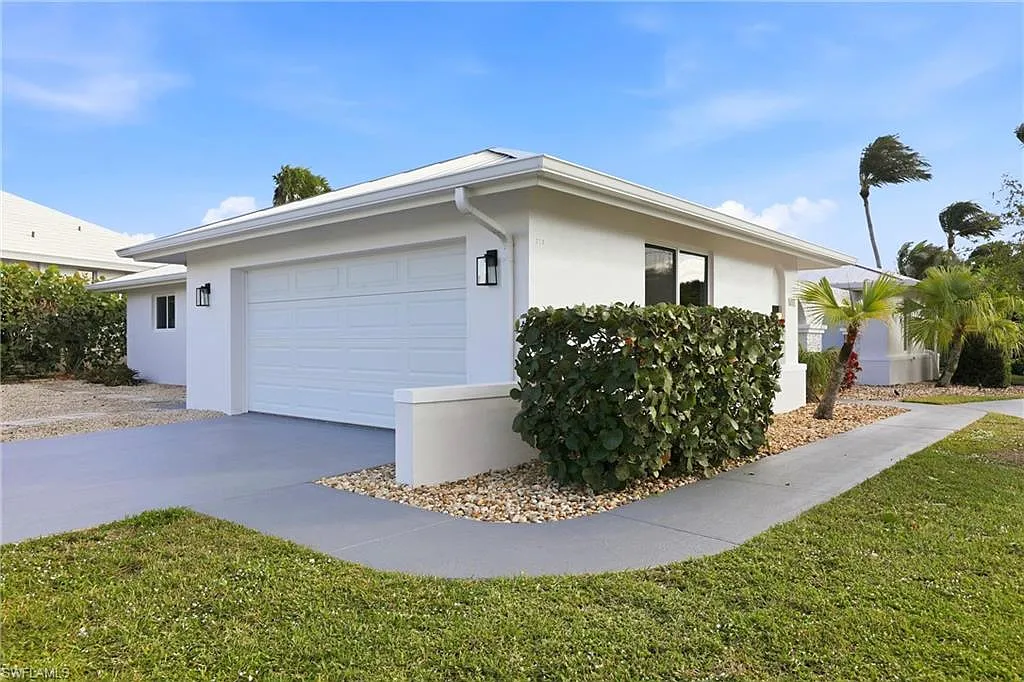 3 bed, 2.0 bath, 2416 sqft, $12,000 — Photo 2