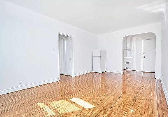 3rd image of 190 Underhill Ave #5E