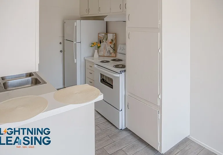 915 N Wilton Pl #309 — Photo 15