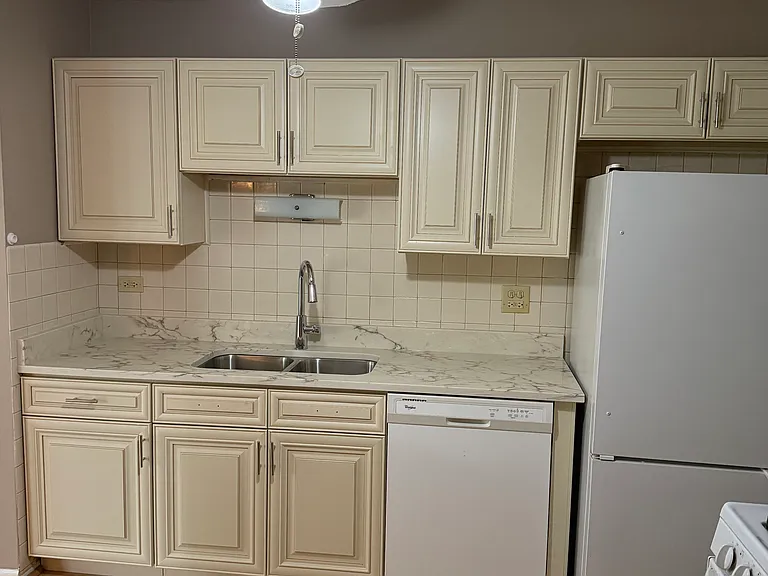 314 Silverwood Ct #B1 — Photo 9