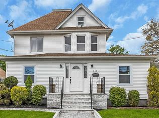 202 Porterfield Pl, Freeport, NY 11520
