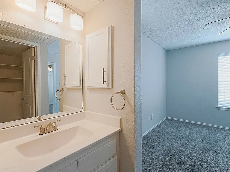 City Crest Apartments — Photo 53