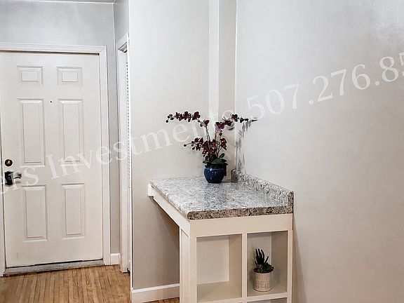 4th image of 26 1/2 N Broadway St #4