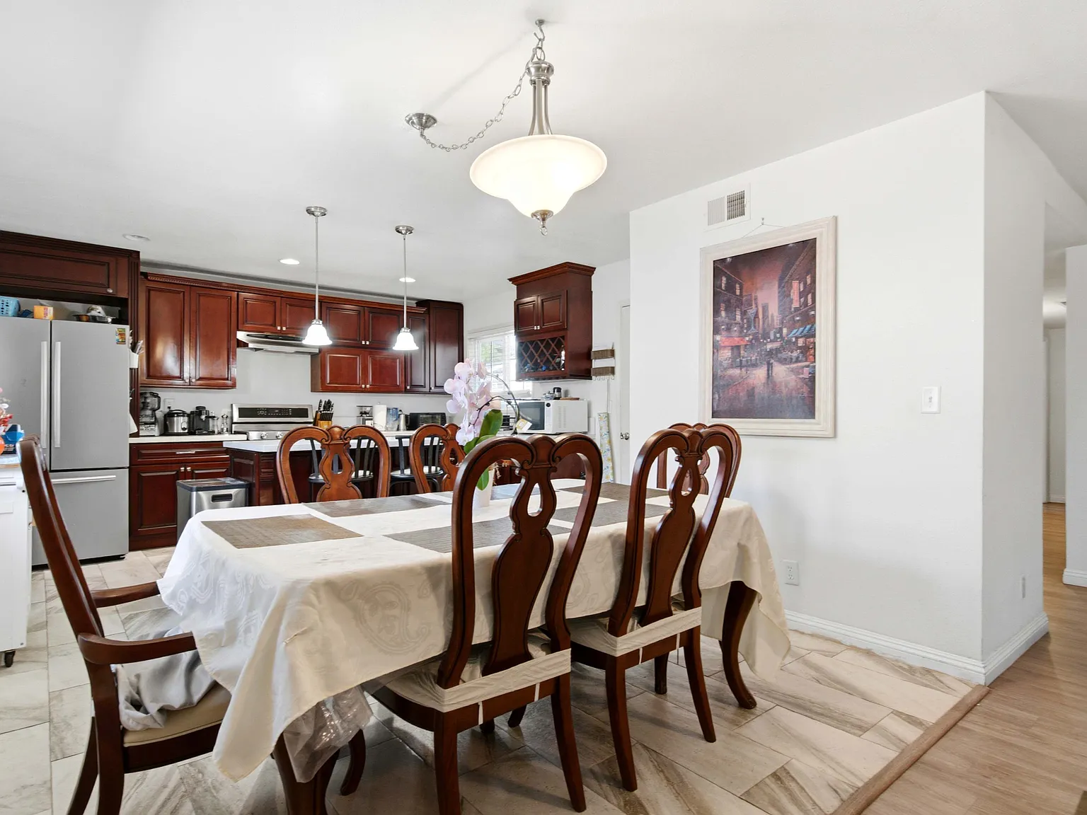 5 bed, 1612 sqft, $1,000 — Photo 2