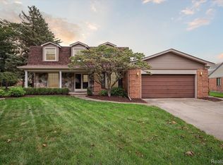 33437 Bobrich St, Livonia, MI 48152