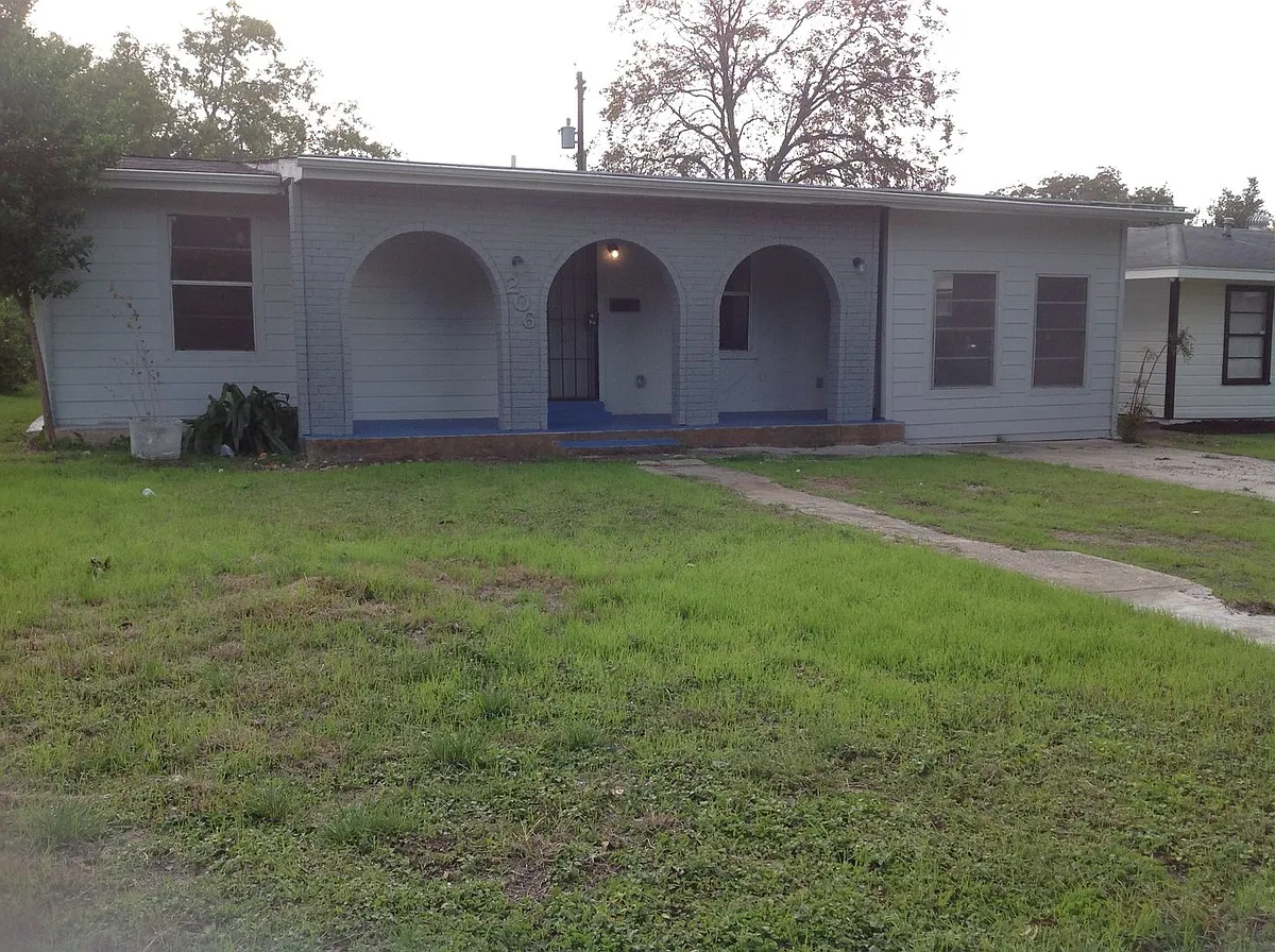 Building Photo - 206 Hub Ave
