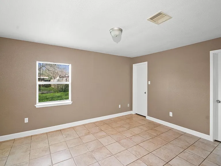 6015 Ridgeway Dr — Photo 8