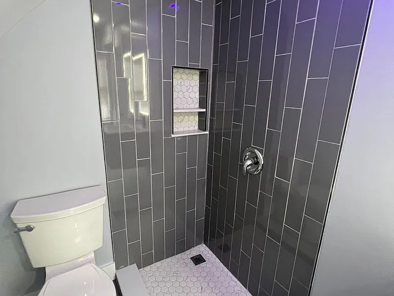 113 Lloyd — Photo 16