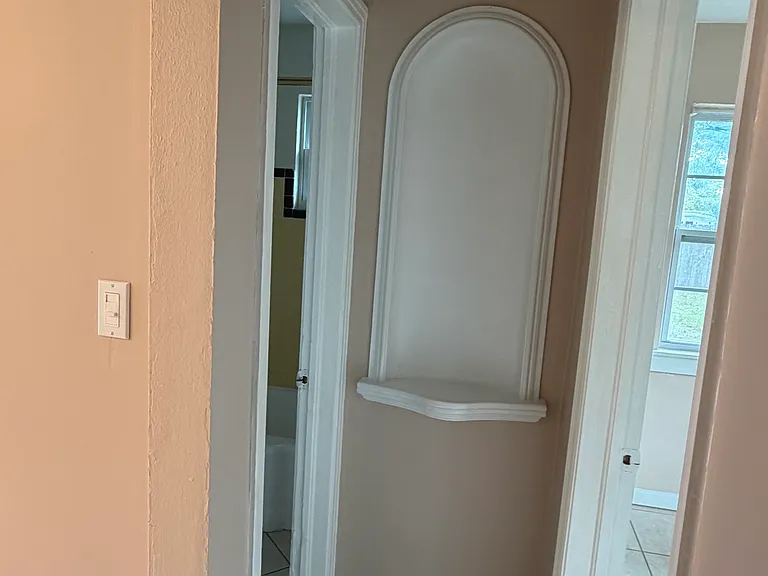 4481 Crestwood Dr N — Photo 10
