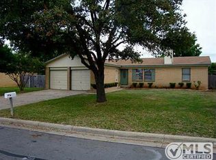 812 Hollow Creek Rd, Burleson, TX 76028