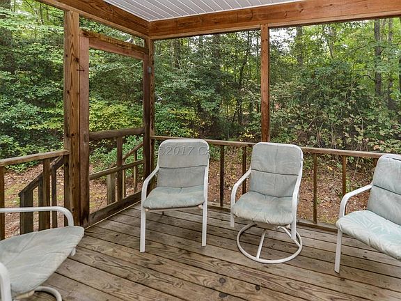 Screened Porch & Private Rear Yard