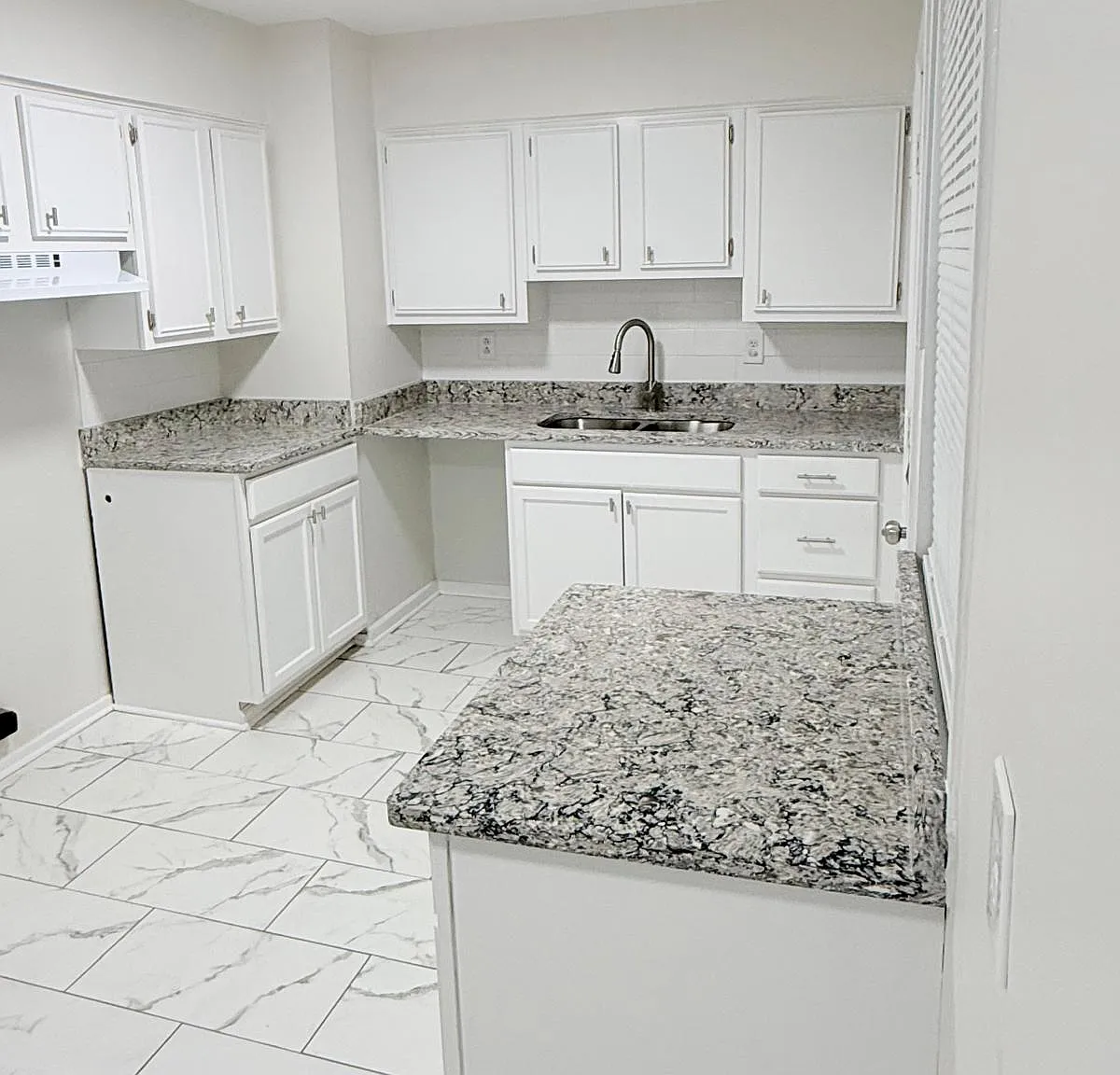 3 bed, 958 sqft, $1,400 — Photo 4