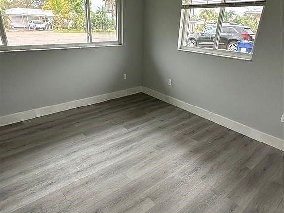 3rd image of 1292 Thompson St #1292