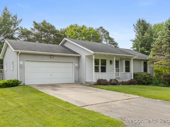 6284 Kuttshill Dr NE, Rockford, MI 49341