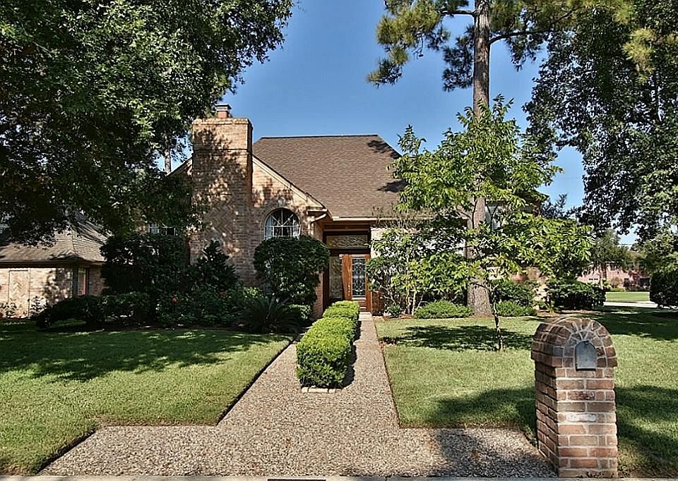 1st image of 15702 Pebble Bend Dr