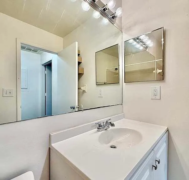 599 Capistrano Ct — Photo 30