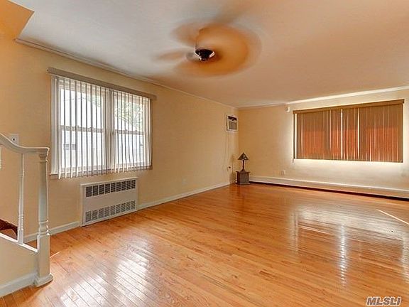 3rd image of 23 Bayview St W