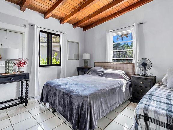 5th image of 6561 SW 34th St