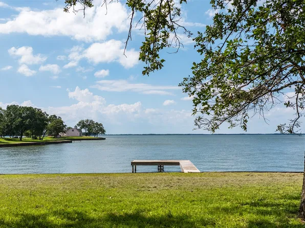109 Lakeside Ln, Streetman, TX 75859