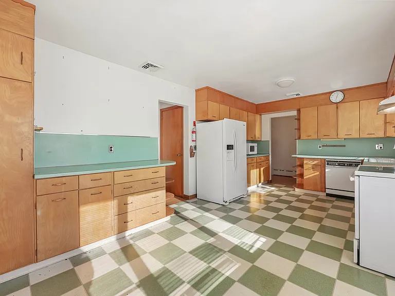 67 Barclay Dr — Photo 8