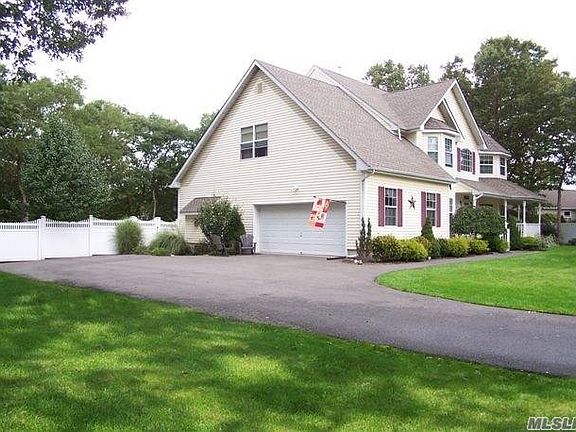 2nd image of 19 Debbie St
