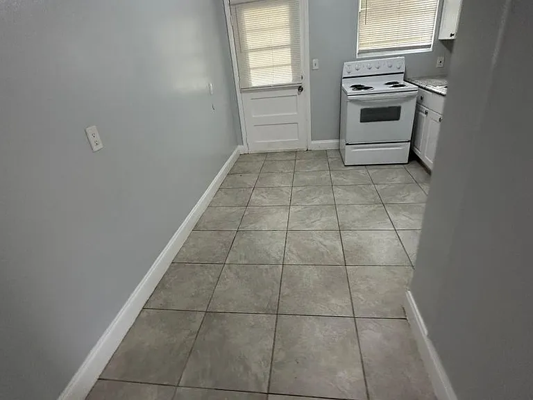 2100 Palafox St — Photo 4