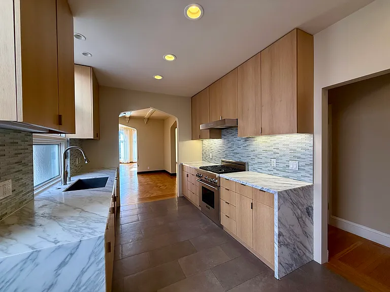 3542 Webster St — Photo 8