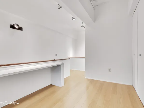 135 West 70th Street image 9 of 25