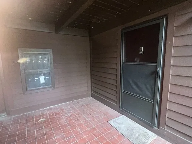 355 Village Blvd N — Photo 4