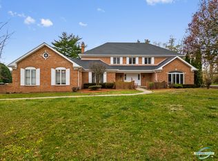 2 Hanover Ct, Burr Ridge, IL 60527