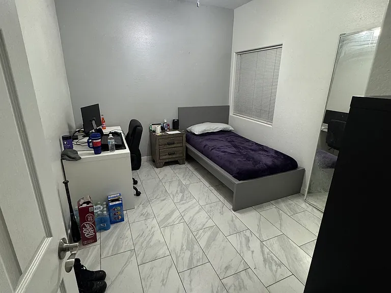 S 13th Pl — Photo 10