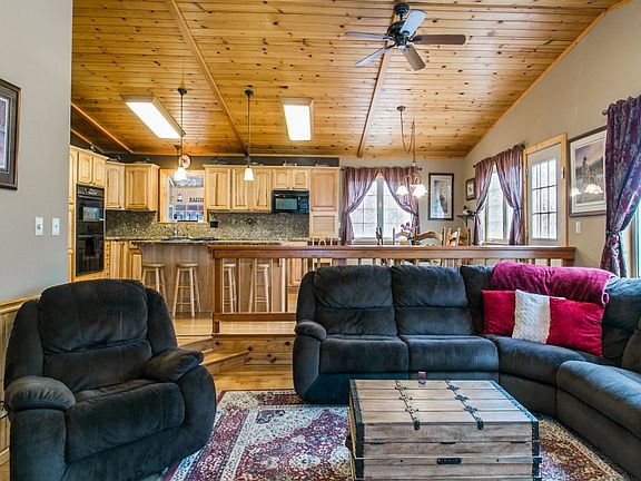 3rd image of 10388 Worchester Cir