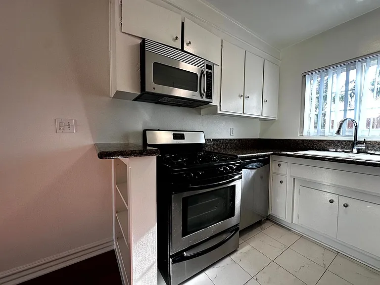 8130 Norton Ave, West Hollywood — Photo 13