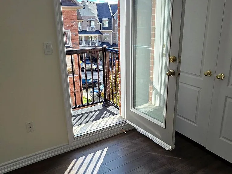 27 Shiff Cres — Photo 11