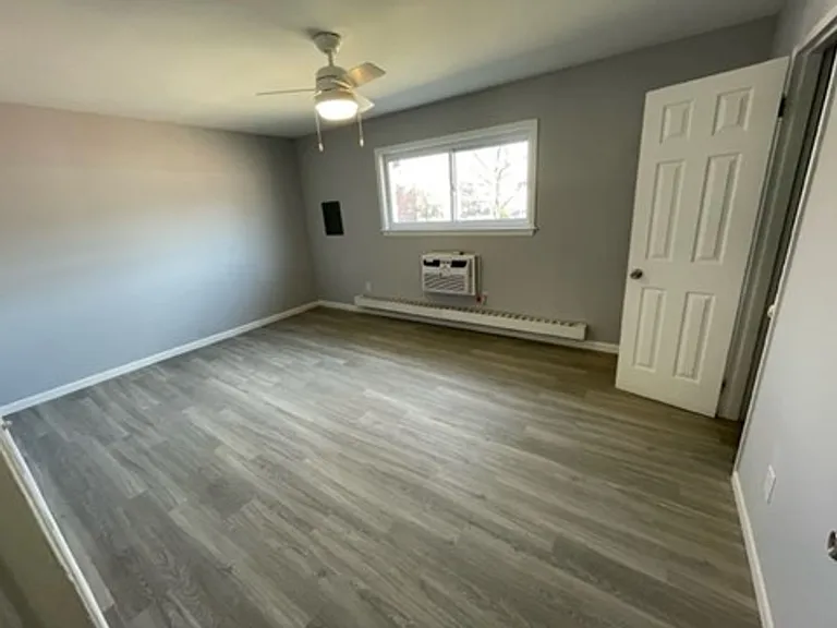 Beverly Gardens — Photo 5