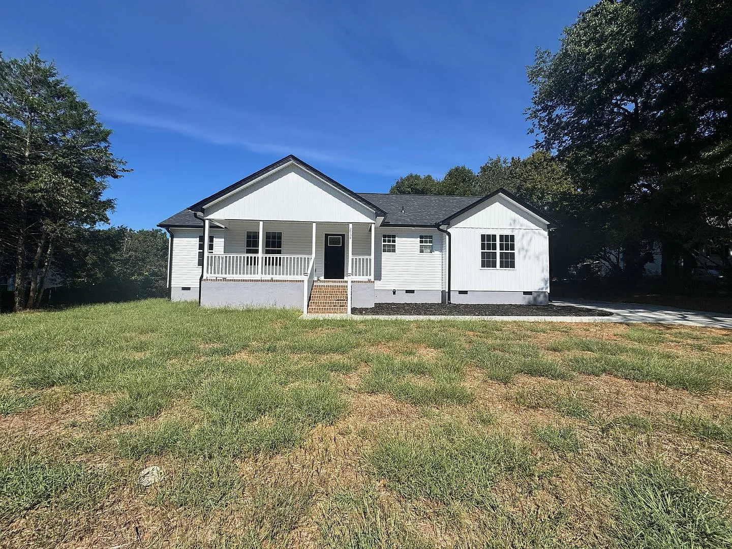 2934 S Stratford Road — Photo 1