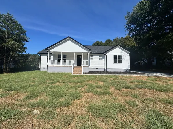 2934 S Stratford Rd, Winston Salem, NC 27103