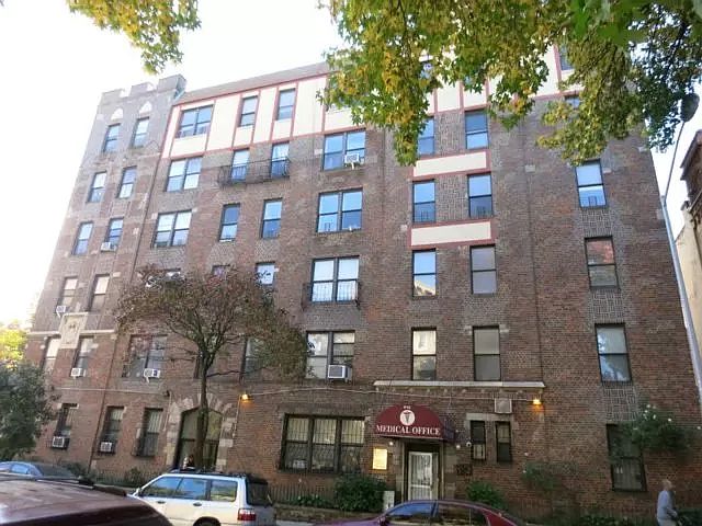 1st image of 910 Park Pl APT 1A