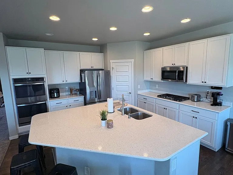 2302 Tabor St — Photo 8